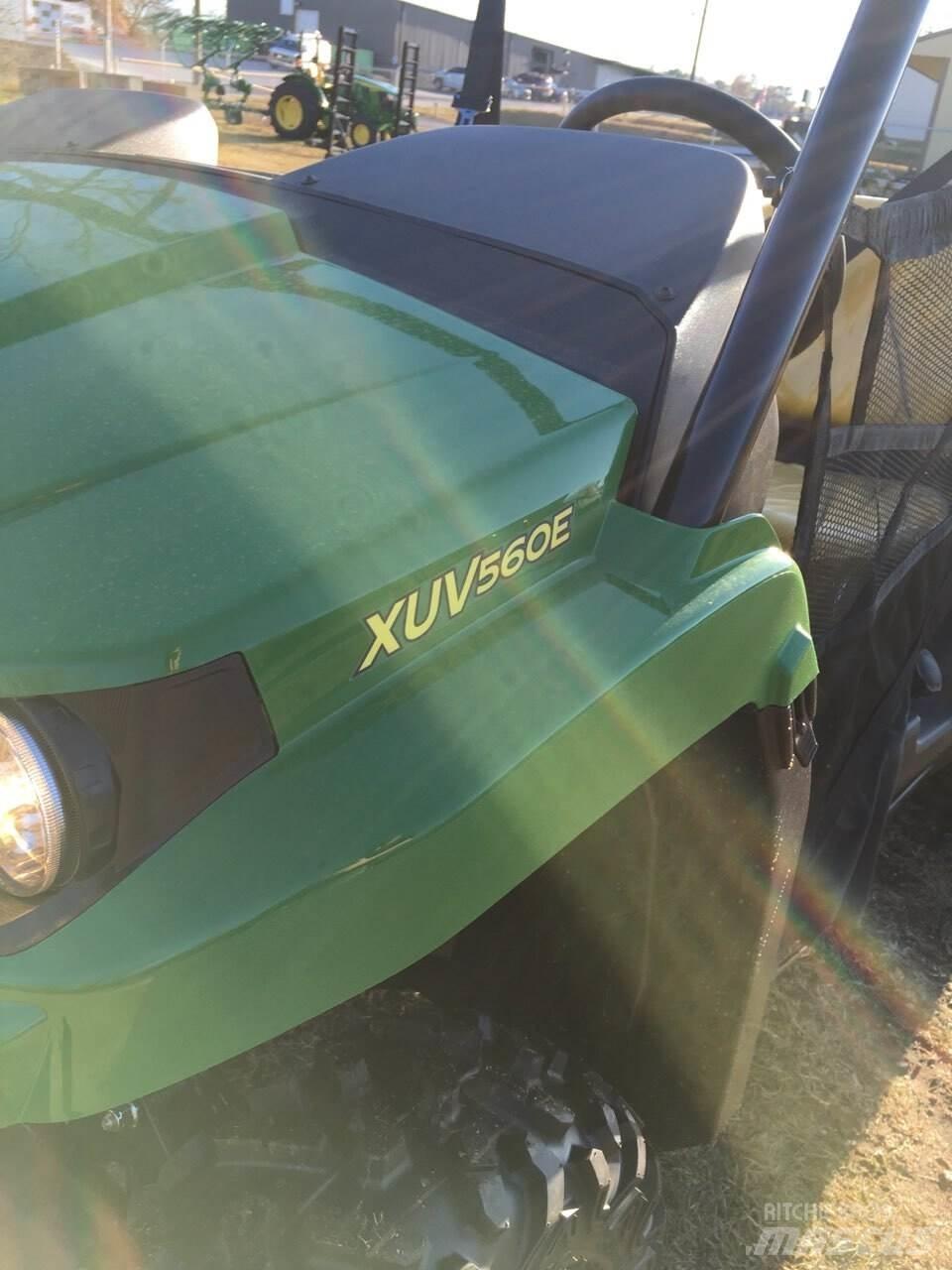 John Deere 560E ماكينات منفعة عامة