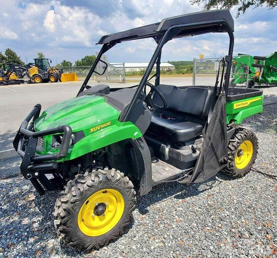 John Deere 560E ماكينات منفعة عامة