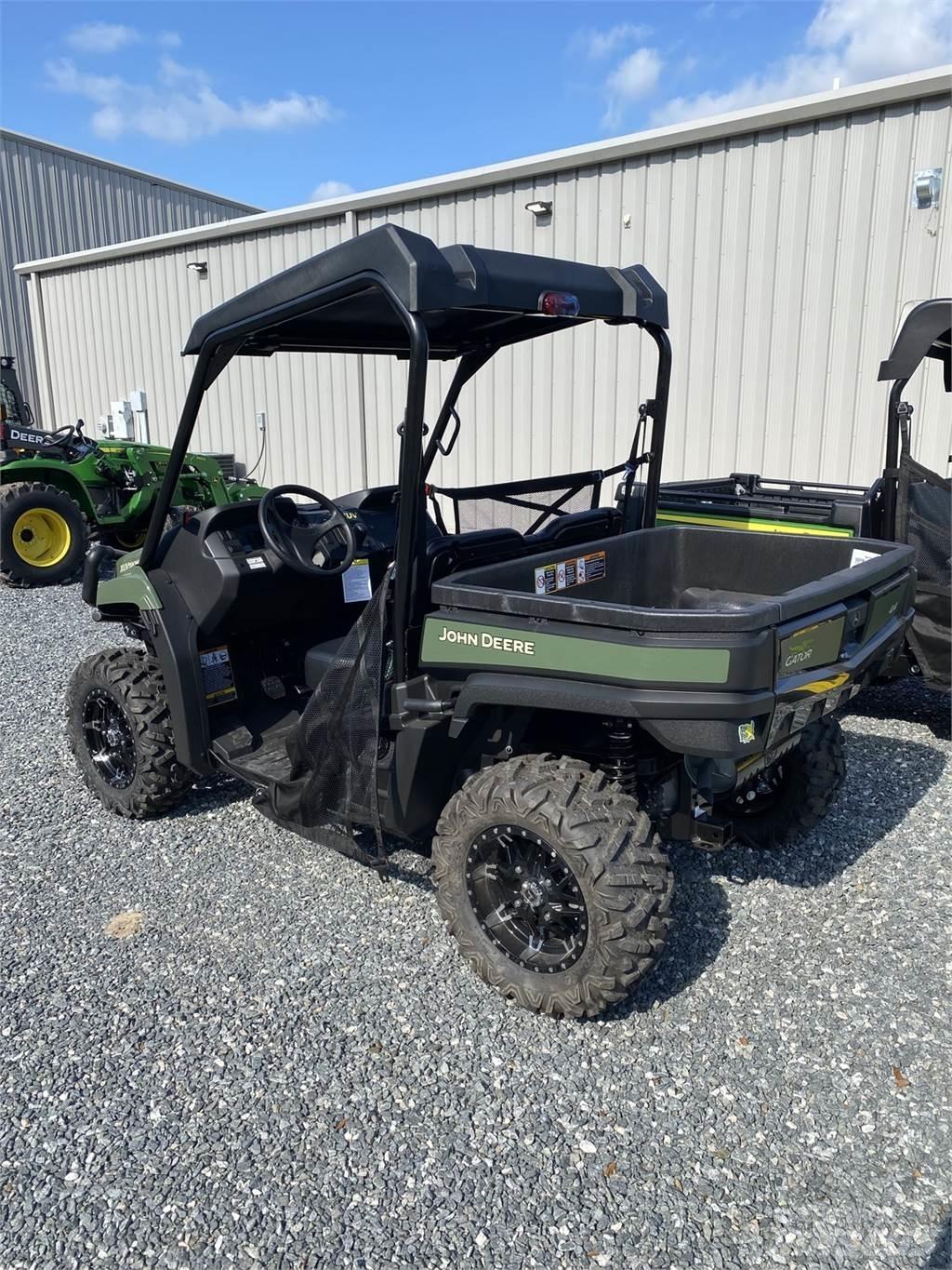 John Deere 590M ماكينات منفعة عامة