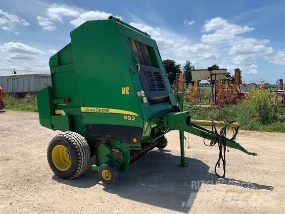 John Deere 592 محزمات مستديرة