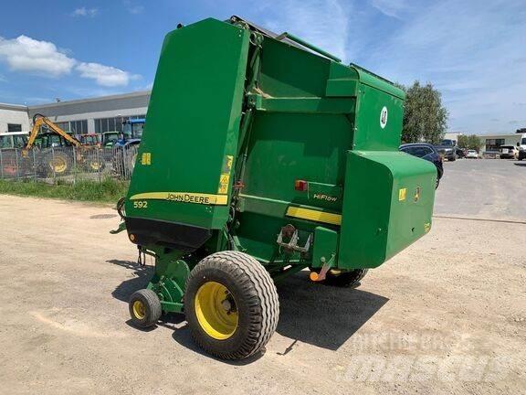 John Deere 592 محزمات مستديرة