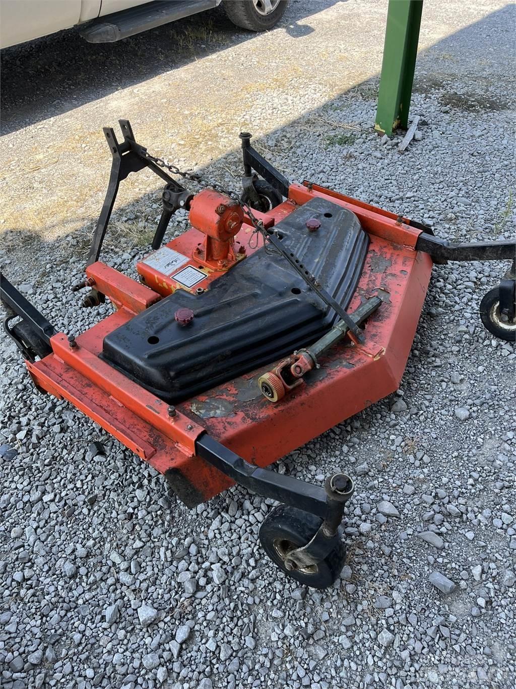 John Deere 60 ركوب الحشائش