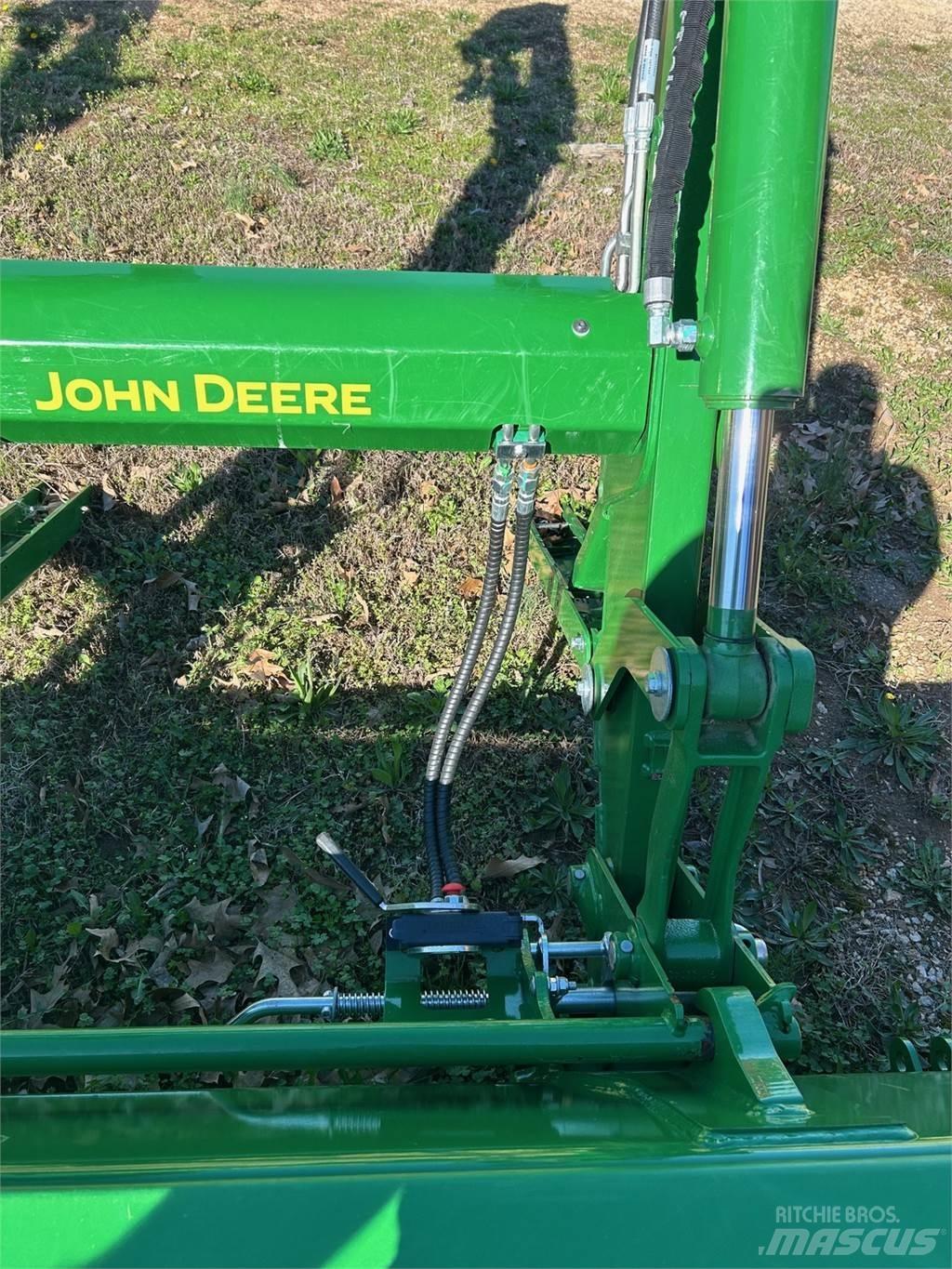 John Deere 600R الجرارات