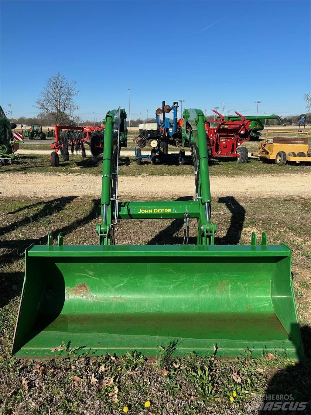 John Deere 600R الجرارات