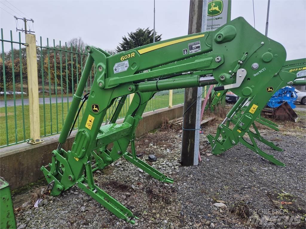 John Deere 603R الجرارات