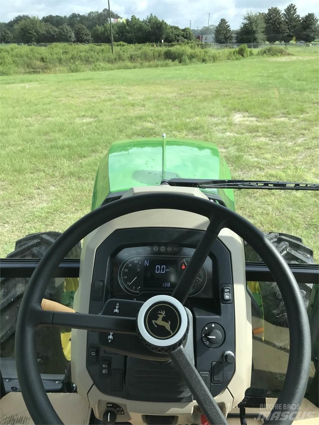 John Deere 6105E الجرارات
