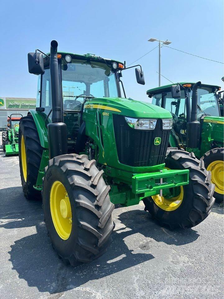 John Deere 6105E الجرارات