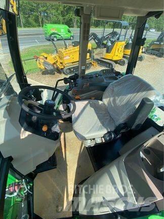 John Deere 6105E الجرارات