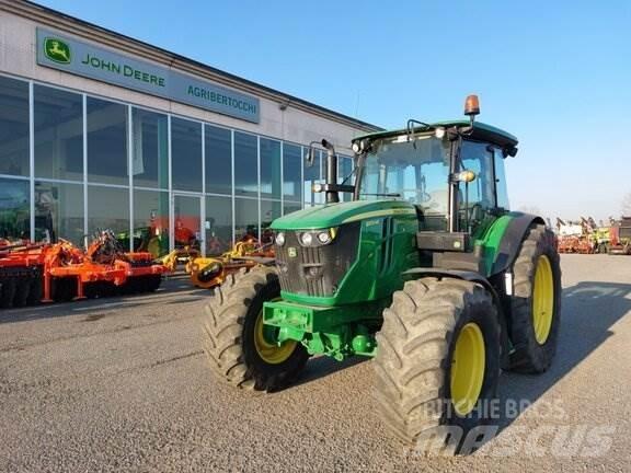 John Deere 6105M الجرارات