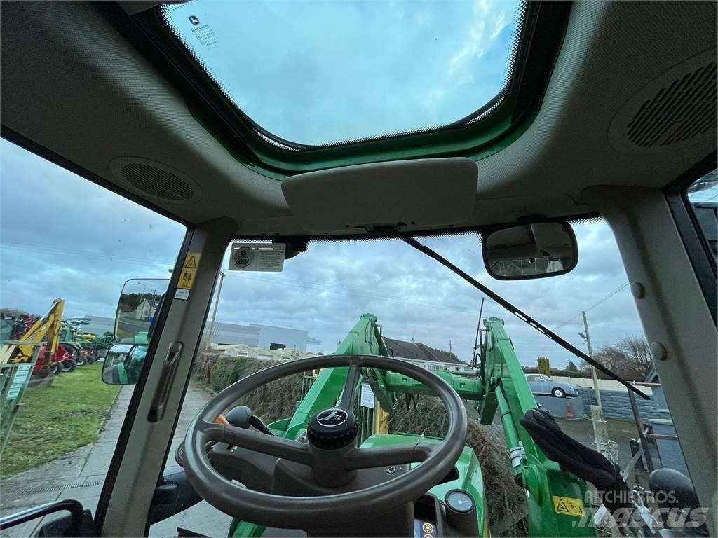 John Deere 6110M الجرارات