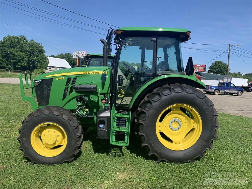 John Deere 6120E الجرارات