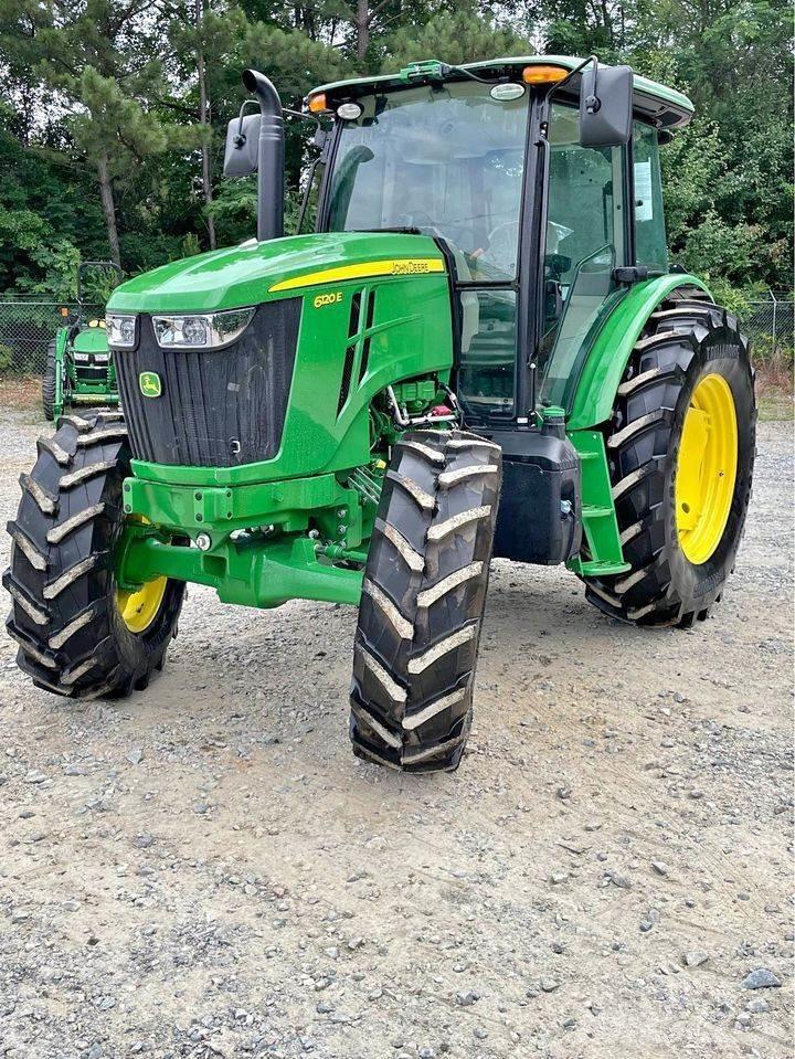 John Deere 6120E الجرارات