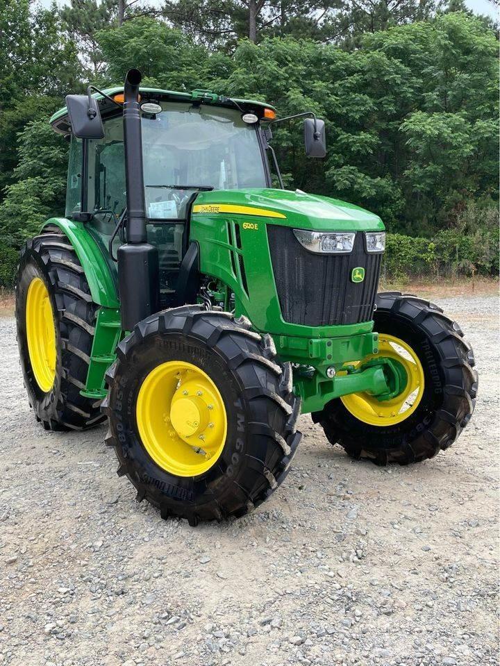 John Deere 6120E الجرارات