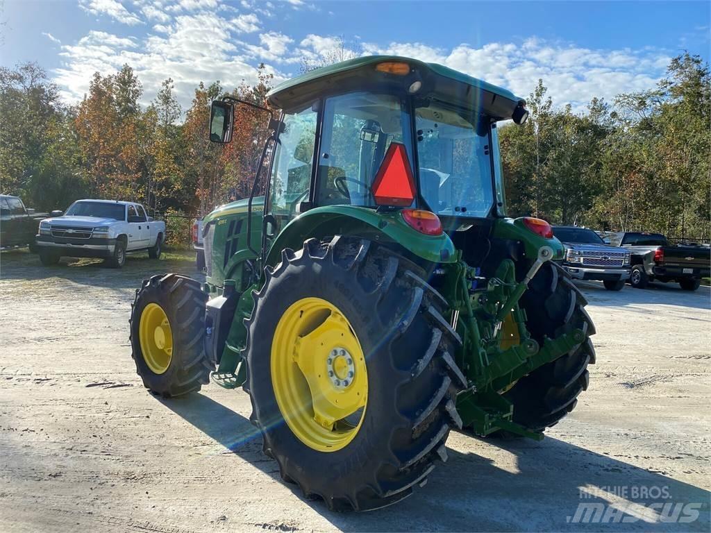 John Deere 6135E الجرارات