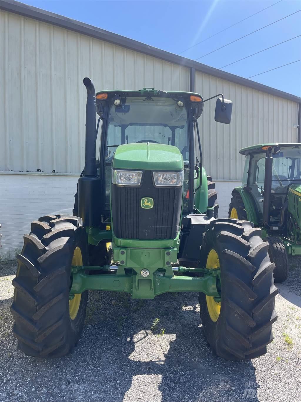 John Deere 6135E الجرارات