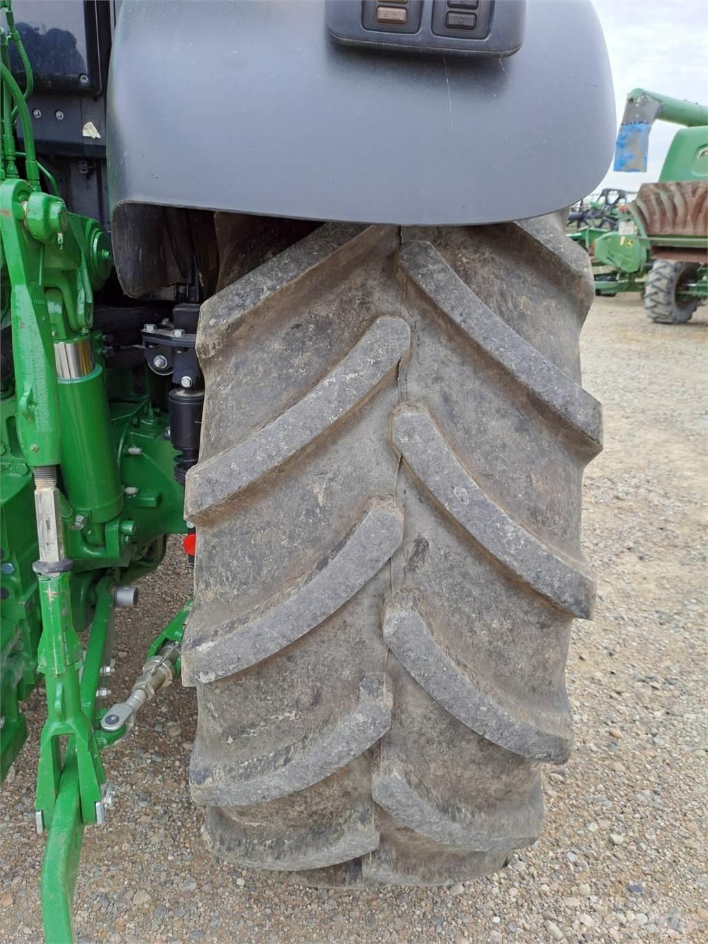 John Deere 6155M الجرارات