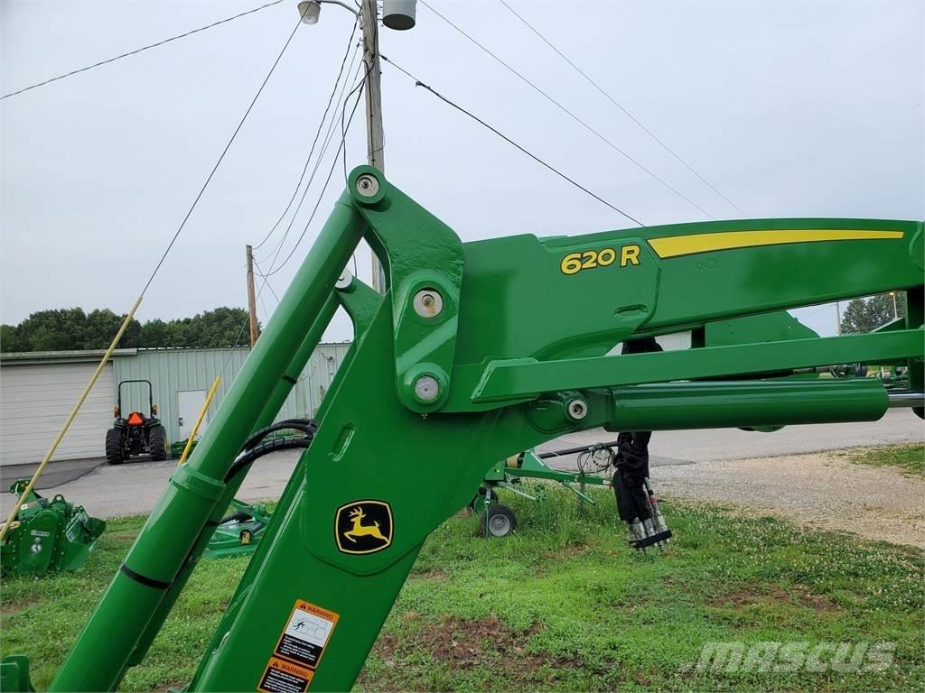 John Deere 620R الجرارات