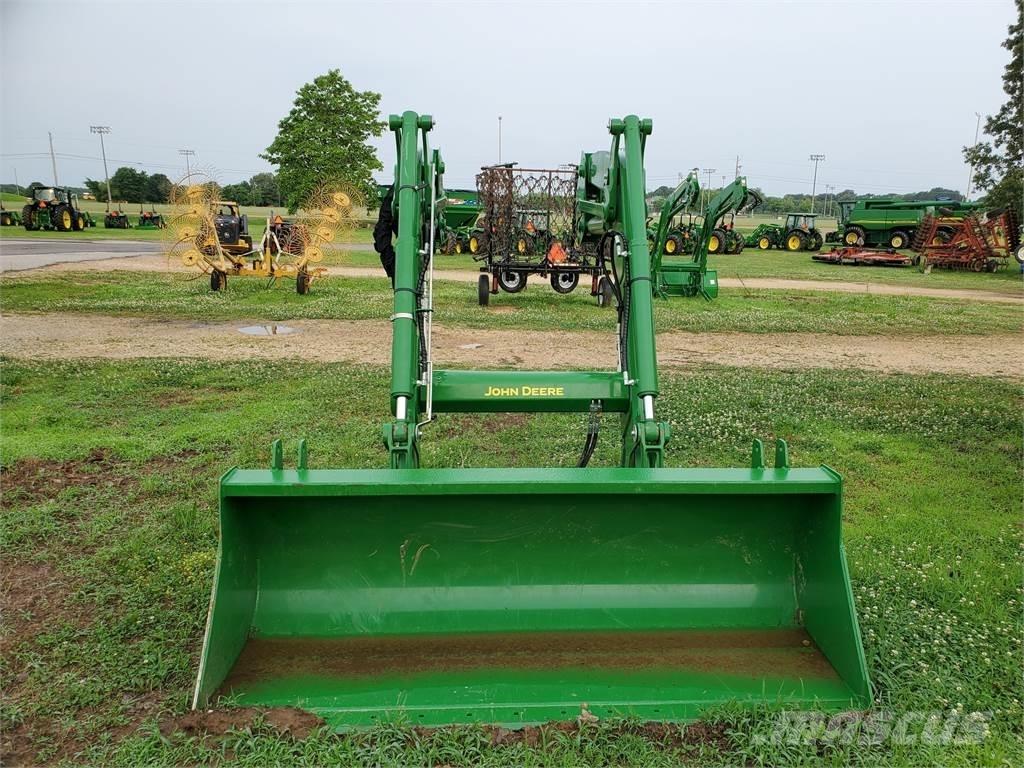 John Deere 620R الجرارات