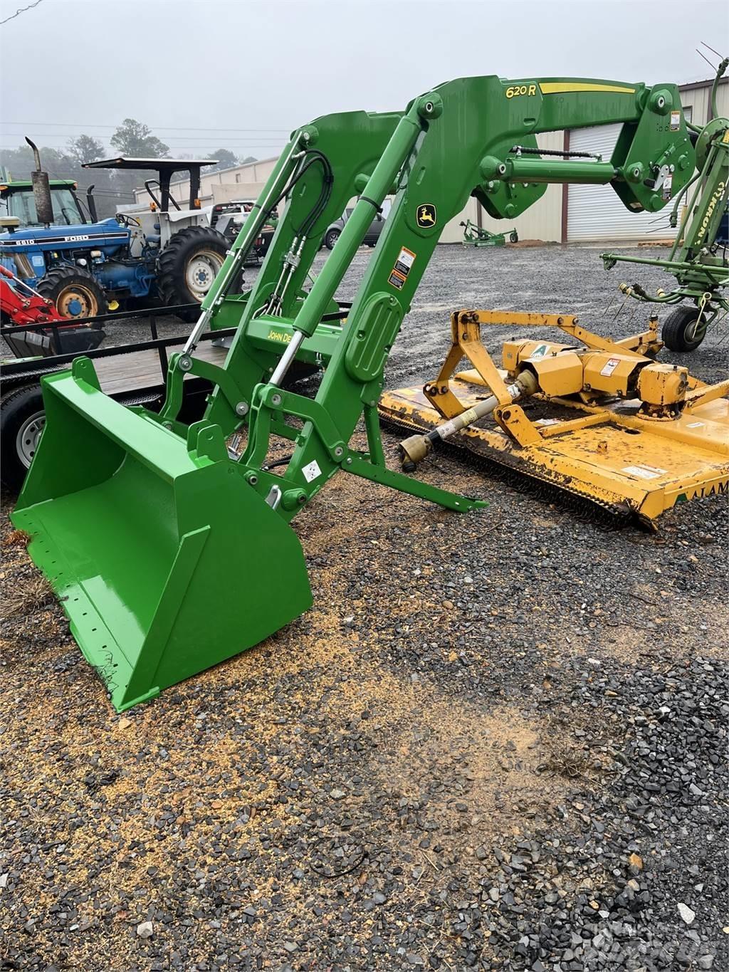 John Deere 620R الجرارات
