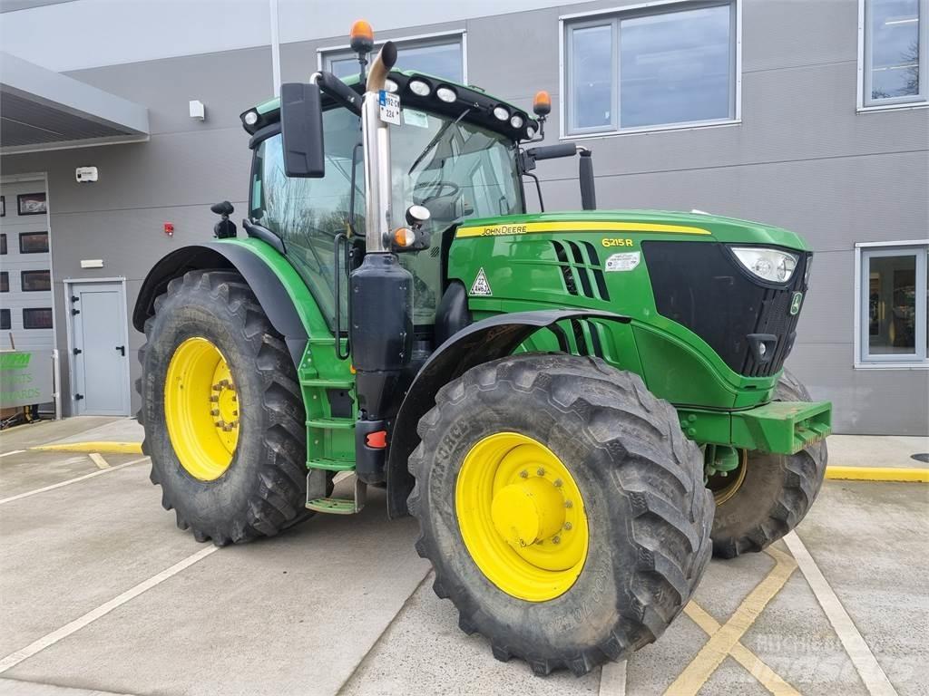 John Deere 6215R الجرارات