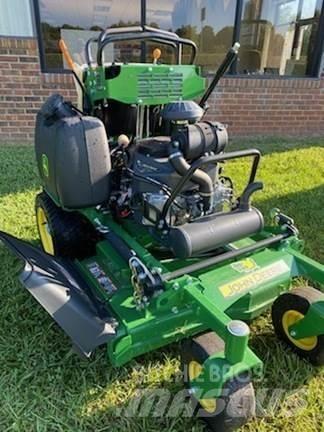 John Deere 636M ركوب الحشائش