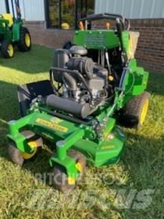 John Deere 636M ركوب الحشائش
