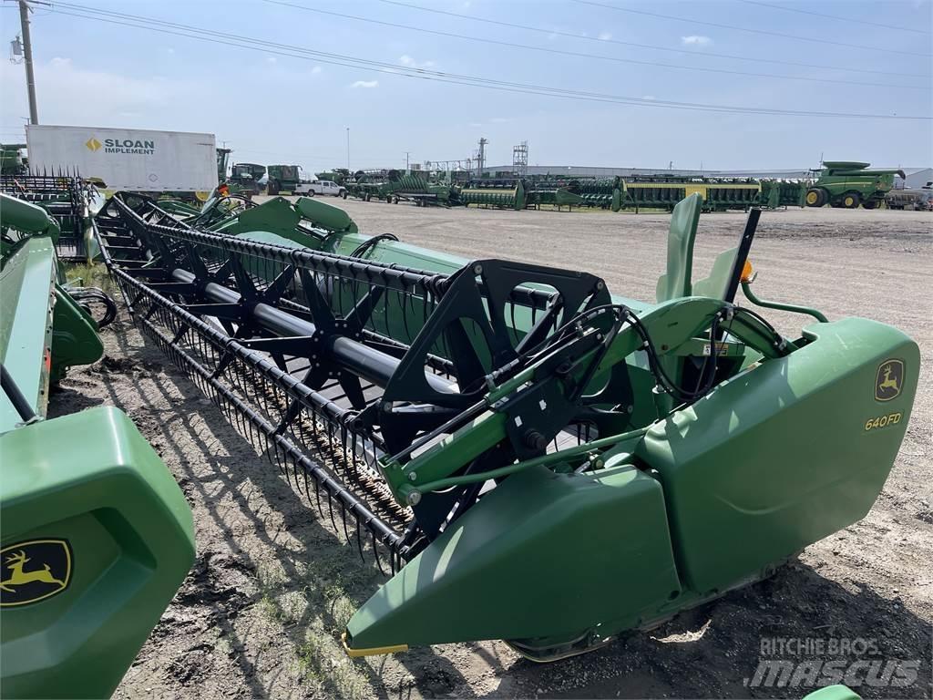 John Deere 640FD ملحقات الحصادات