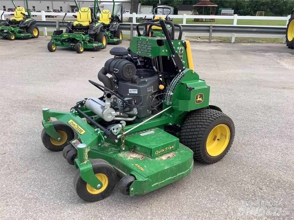 John Deere 652M ركوب الحشائش