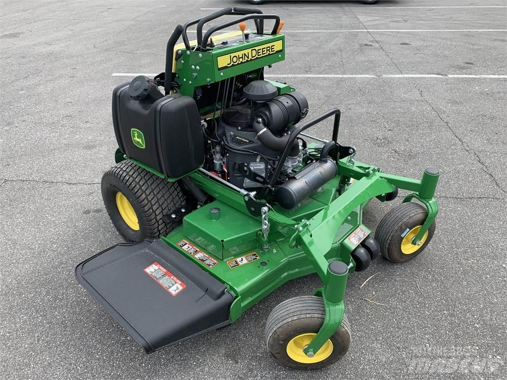 John Deere 652R ركوب الحشائش