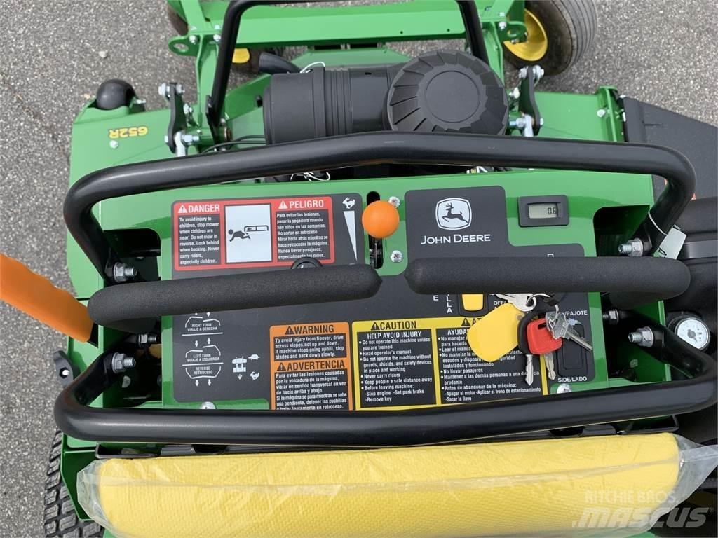 John Deere 652R ركوب الحشائش