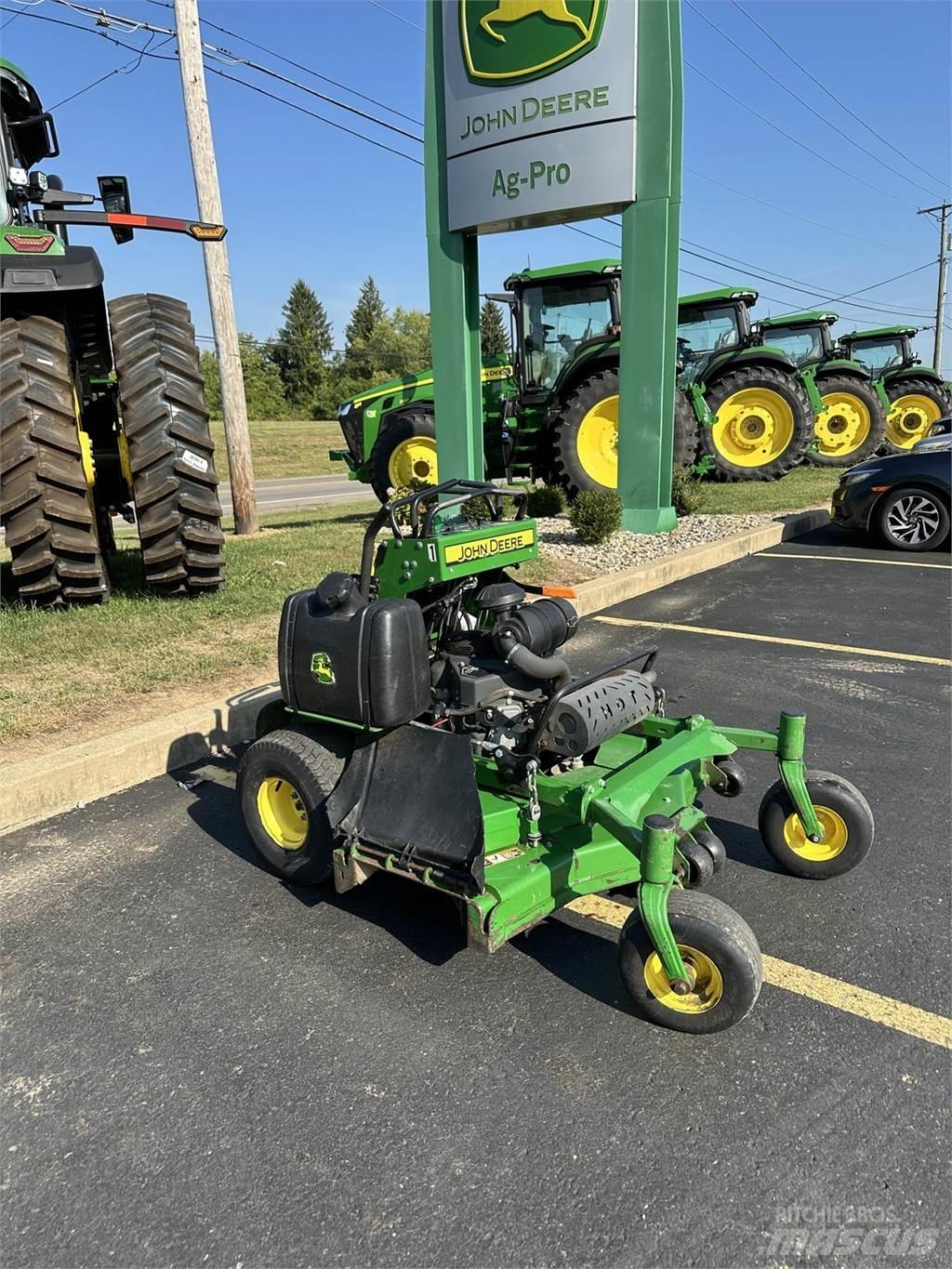 John Deere 652R ركوب الحشائش