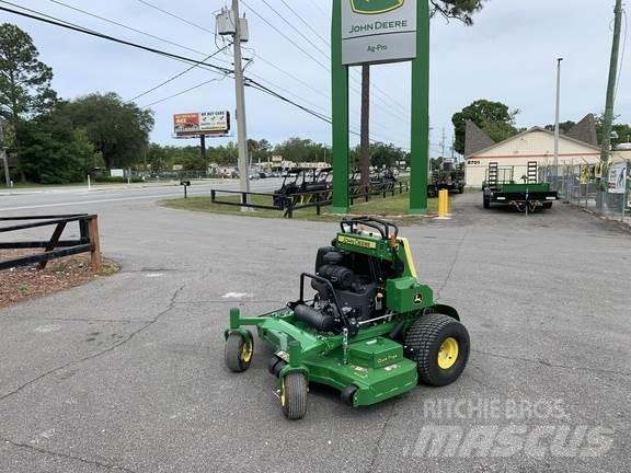 John Deere 652R ركوب الحشائش