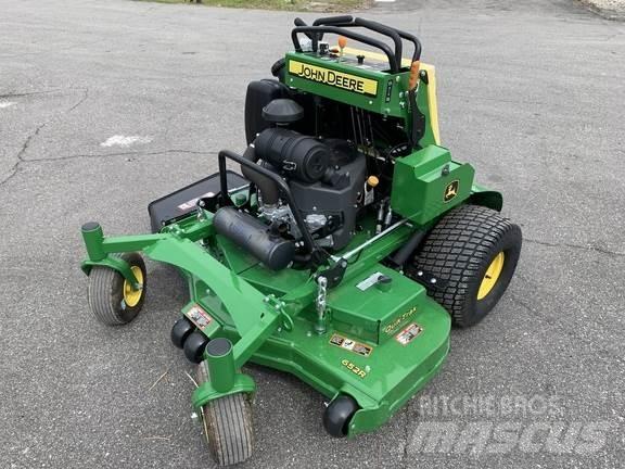 John Deere 652R ركوب الحشائش