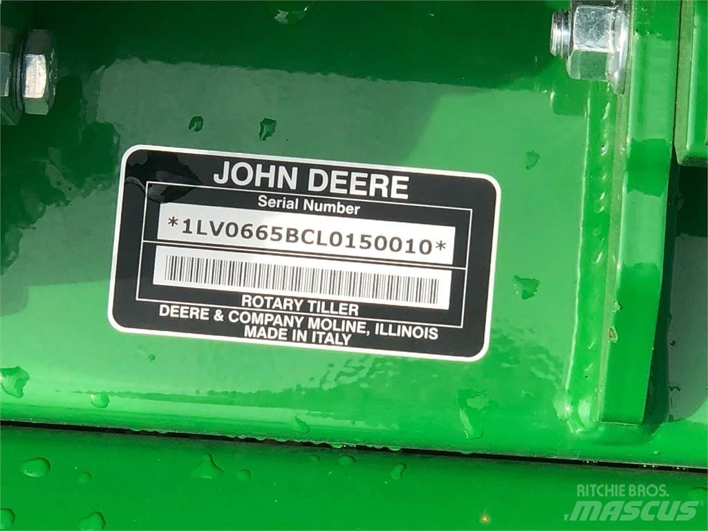 John Deere 665 الكاسحات وقلابات التربة ذات المحركات