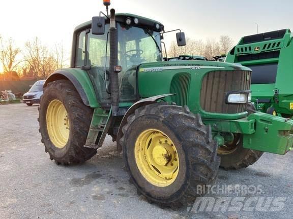 John Deere 6820 الجرارات