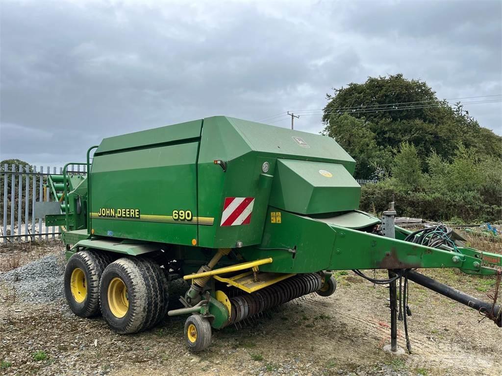 John Deere 690 محزمات مربعة