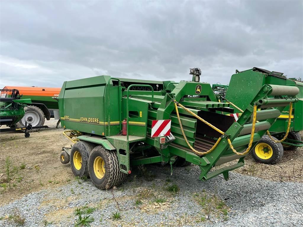 John Deere 690 محزمات مربعة