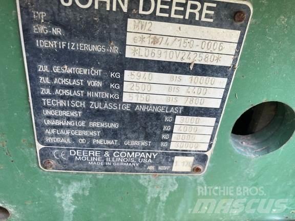 John Deere 6910 الجرارات