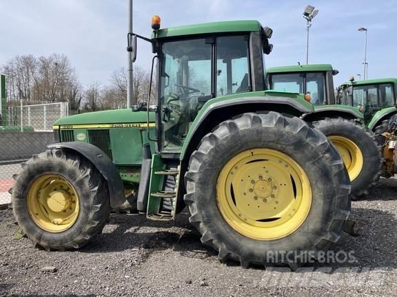 John Deere 6910 الجرارات