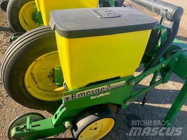 John Deere 7200 معدات بذر