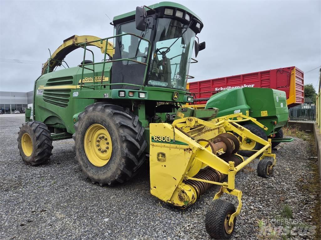John Deere 7300 حصادات الأعلاف