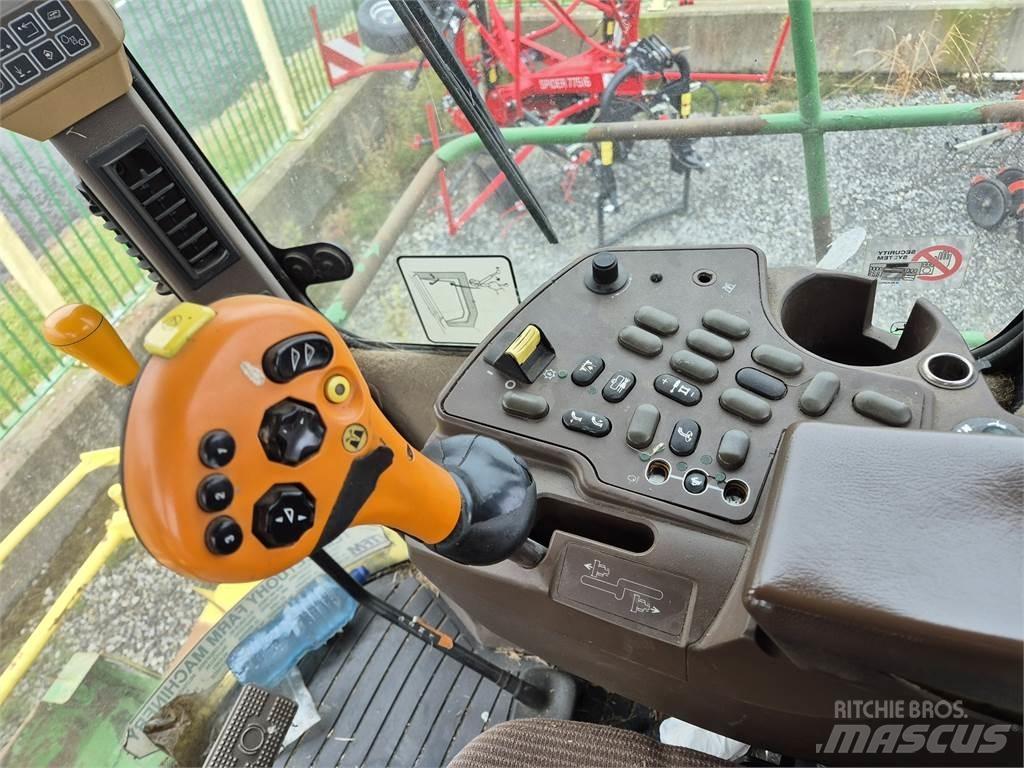John Deere 7300 حصادات الأعلاف