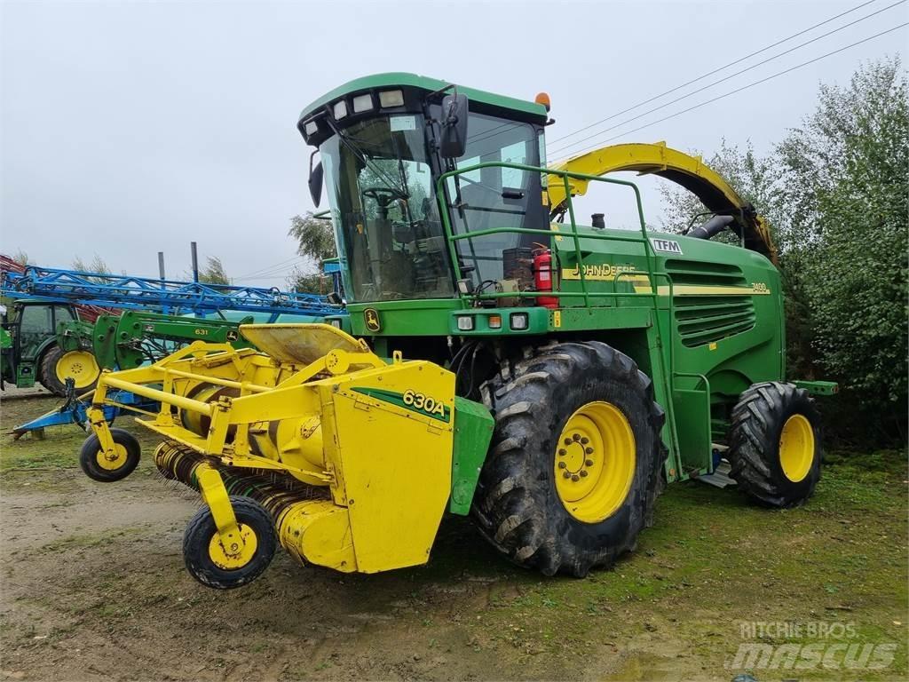 John Deere 7400 حصادات الأعلاف