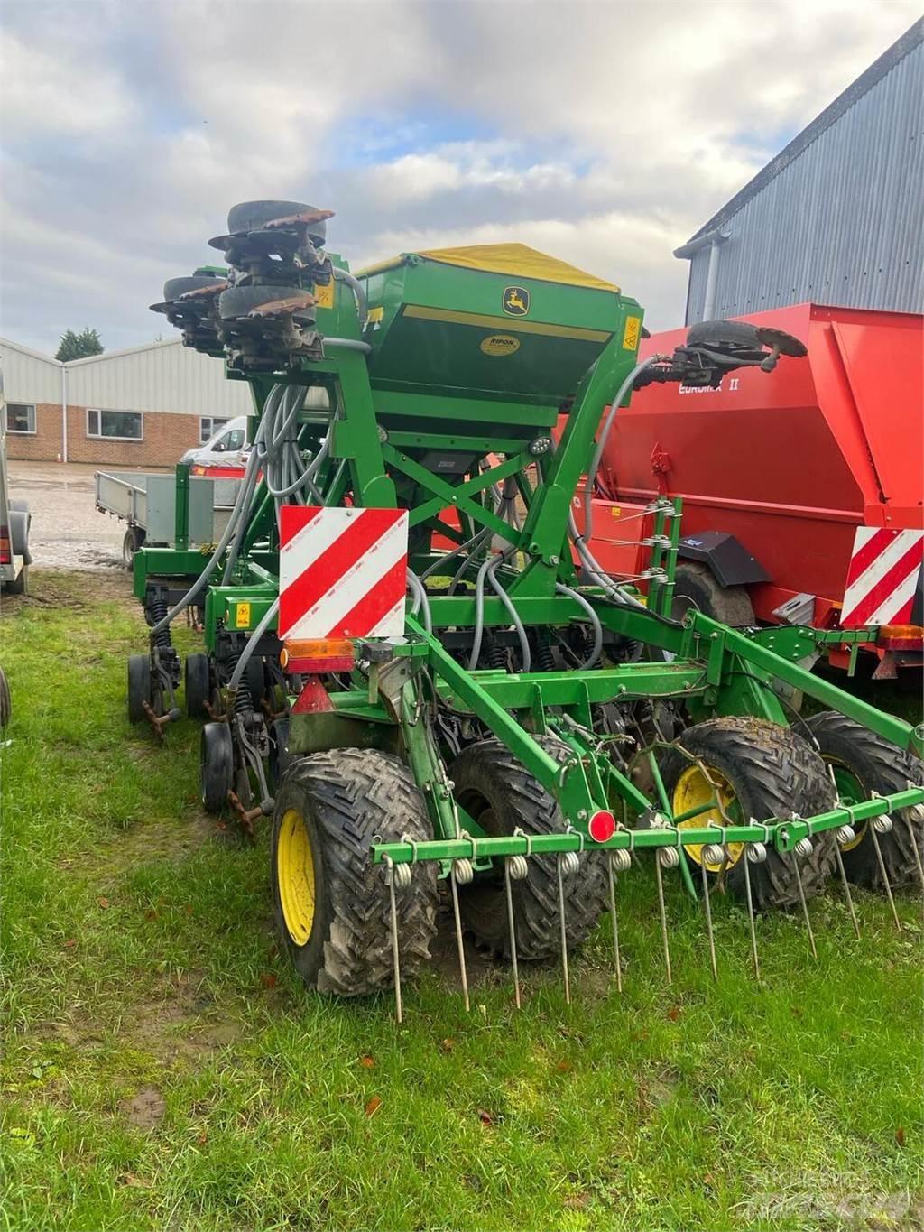 John Deere 750A مثاقيب