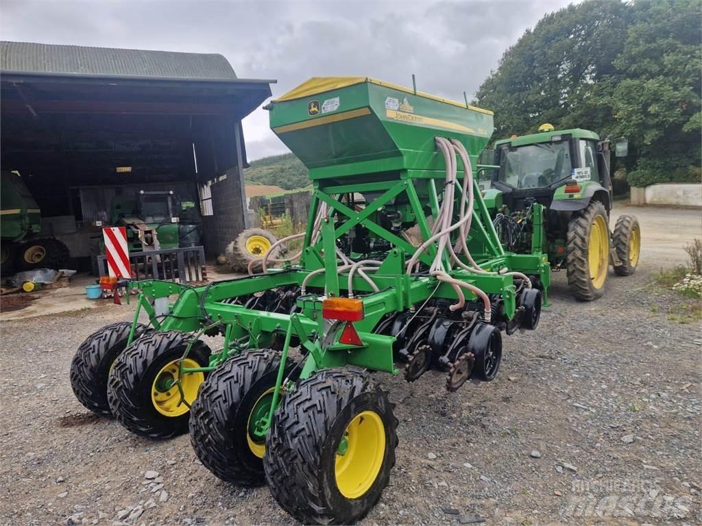 John Deere 750A مثاقيب