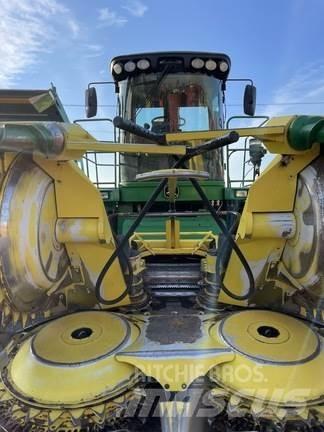 John Deere 7700 حصادات الأعلاف