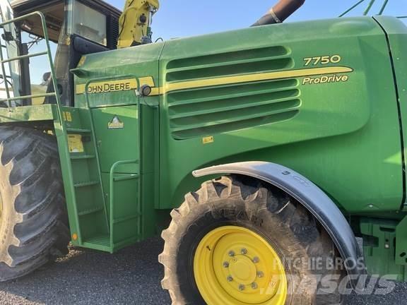 John Deere 7750 حصادات الأعلاف