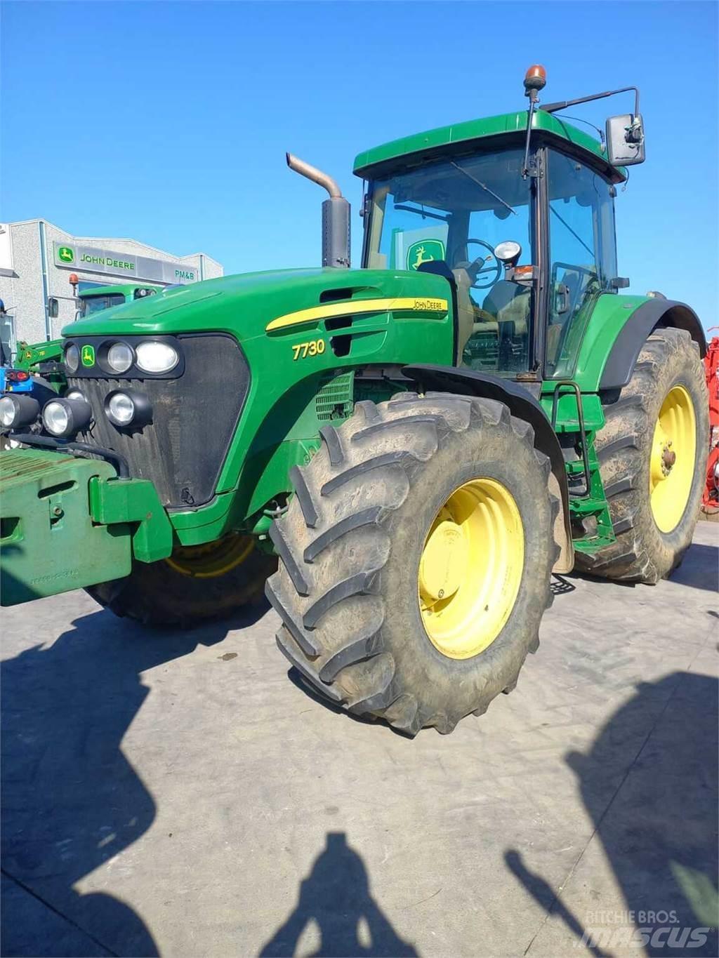 John Deere 7820 الجرارات
