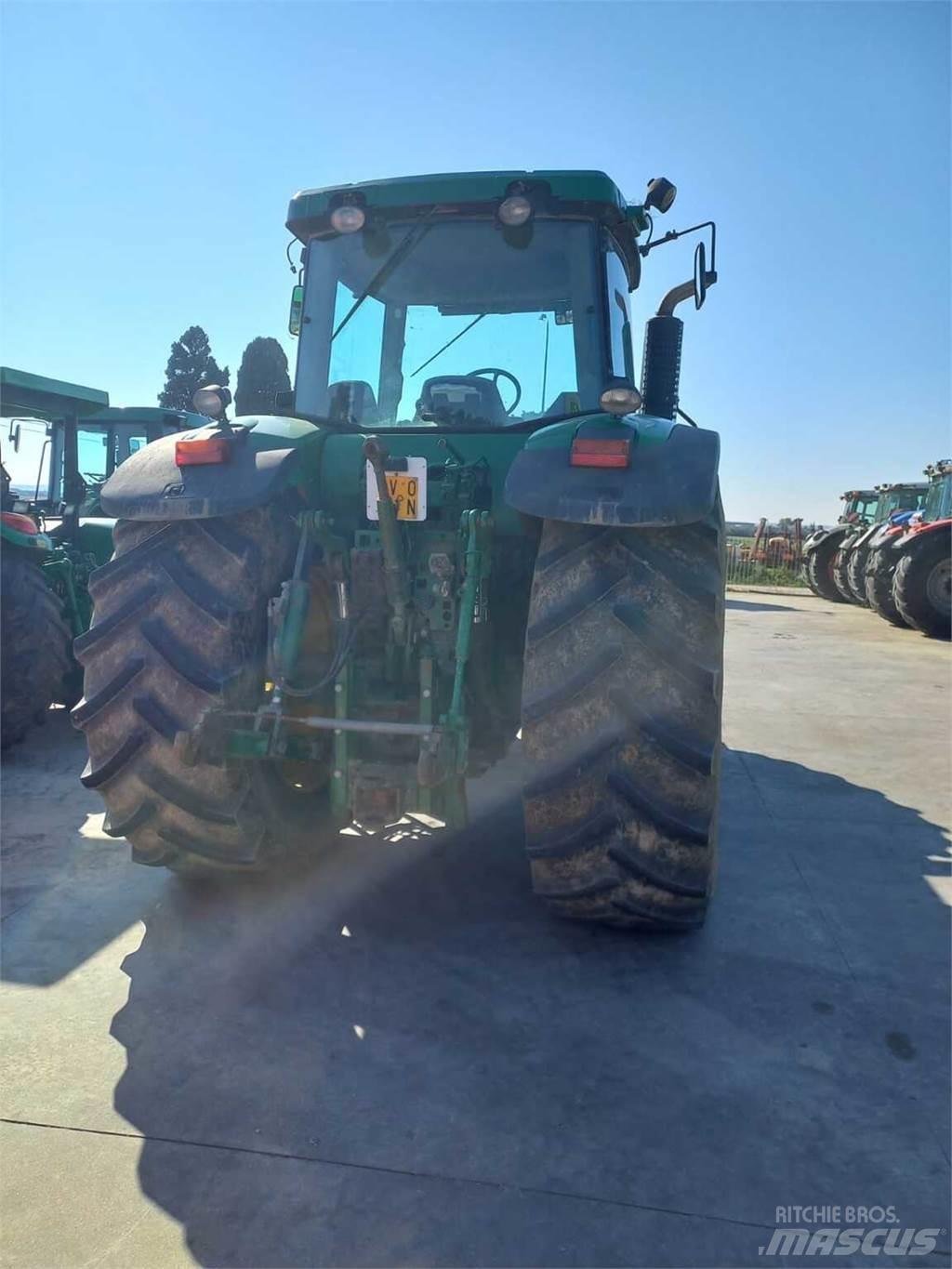John Deere 7820 الجرارات