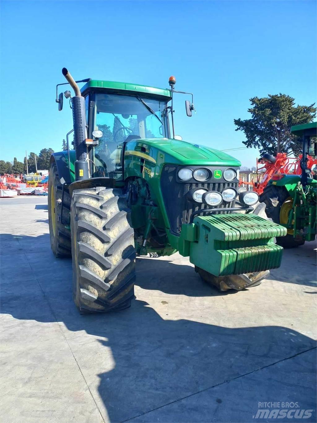 John Deere 7820 الجرارات